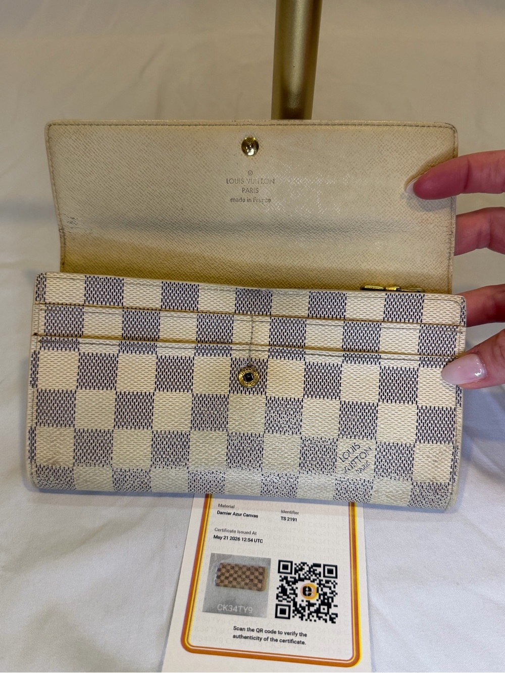 Louis Vuitton Damier Azur Sarah Wallet - Picture 3 of 10